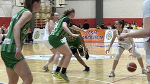 CSM Târgoviște a început cu o victorie finala Ligii Nationale de baschet feminin, scor 72-58, contra lui Sepsi