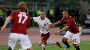 Tony:"Azi românii au fost toți CFR-iști, mâine trebuie să țină cu Steaua"