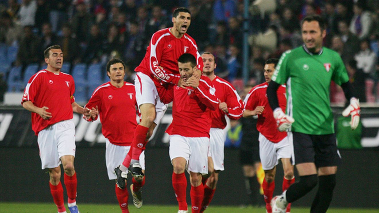 Un român, inclus în "TOP-ul celor mai bune transferuri unilaterale din istoria sportului!"** "S-a retras imediat după ce a fost achiziționat!"