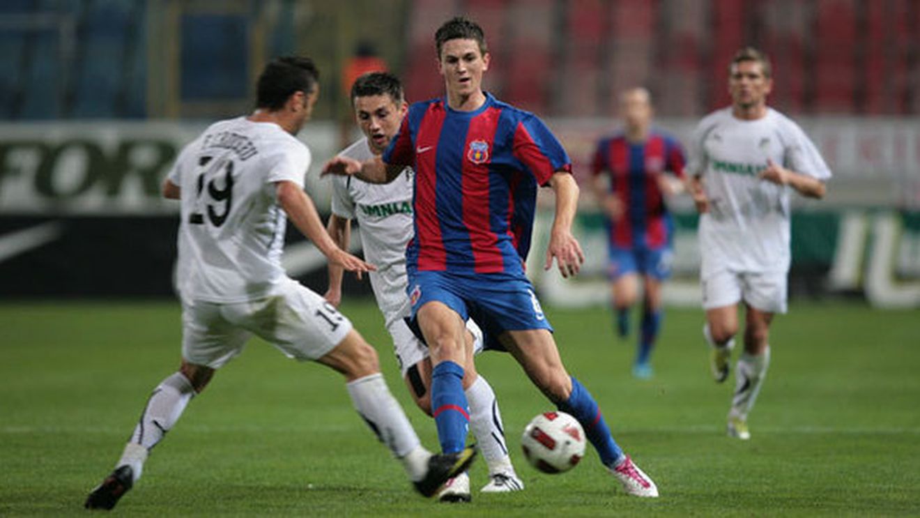 "Cu trei, patru schimbări în echipă, Steaua se poate bate din nou la titlu"** Crezi că e posibil?