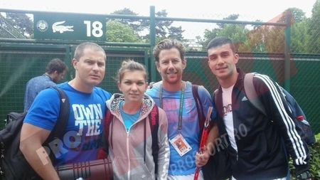 Team Halep: în spatele unei jucătoare de top stă o echipă puternică. Rolul celor 9 persoane care o înconjoară permanent pe Simona la Roland Garros 