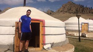 INTERVIU | Românul care și-a găsit liniștea în Mongolia. Antrenează portarii asiaticilor și a uimit pe toată lumea când a început să vorbeacă de Attila și Gingis Han. "Mă bucur că am plecat din România"