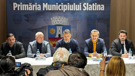 Claudiu Niculescu, prezentat la primărie ca antrenor la CSM Slatina! Fiul rătăcitor s-a întors acasă după 30 de ani și trebuie să ducă ”echipa la noi performanțe”