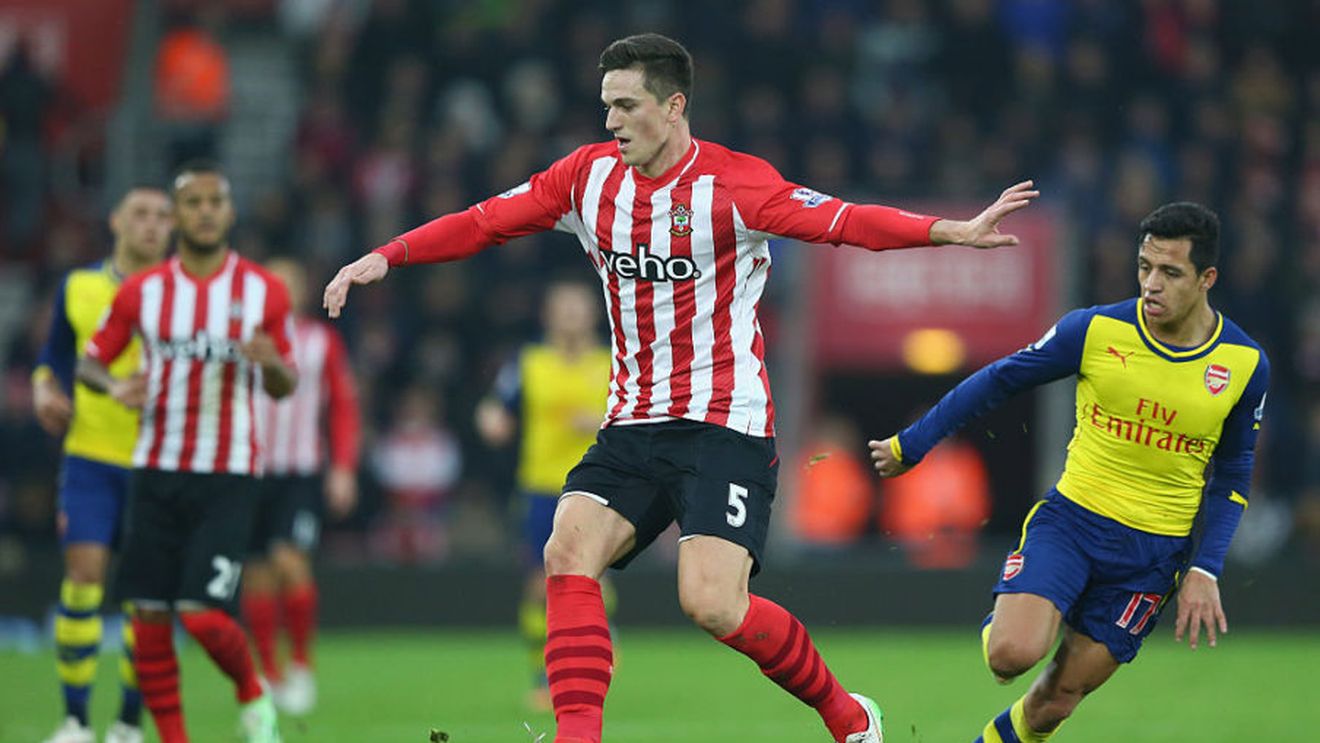 Englezii au calculat cât a câștigat Gardoș la Southampton. Suma e fabuloasă: după fiecare meci își putea cumpăra 10 apartamente cu 3 camere în București sau 110 mașini!