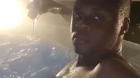 Magaye Gueye nu e la primul scandal la Dinamo! A înjurat clubul, iar imaginile cu el în jacuzzi au devenit virale! Îl mai iartă suporterii? | VIDEO
