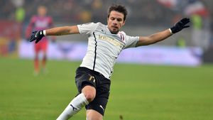 Niculae nu îi mai dă nicio șansă lui Mățel: "M-a mințit. Cât mai are contract va face pregătire conform regulamentului UEFA"