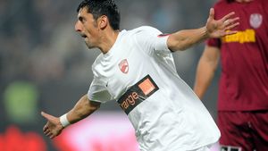 Dănciulescu nu se teme că iarba de pe National Arena nu va rezista la derby:** "Joc pe orice teren"