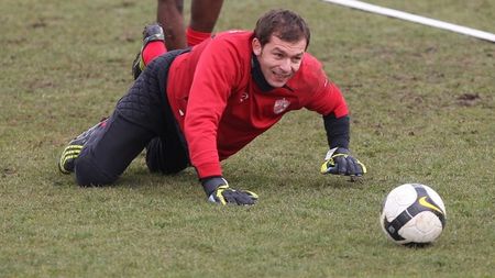 Bogdan Lobonț ar putea debuta la AS Roma** în meciul cu Siena