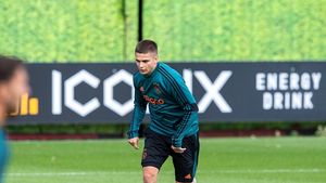 FOTO | Răzvan Marin, primul antrenament cu Ajax Amsterdam! Veteranii Schone și Huntelaar l-au "testat" pe mijlocașul român :) 