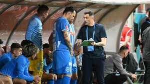 Mirel Rădoi a fost aproape să-şi dea demisia de la Universitatea Craiova la finalul derby-ului cu Rapid. Care a fost motivul. EXCLUSIV