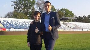 EXCLUSIV | "Micul Hațegan" de la Iași și-a întâlnit idolul. Ce daruri i-a oferit Ovidiu Hațegan celui mai tânăr arbitru din țară înaintea partidei CSM Poli Iași - CFR Cluj