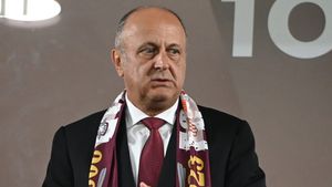 Ce transferuri a făcut Dan Şucu la Rapid. A plătit 800.000 de euro doar pe comisioane