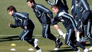 Manchester City aruncă cu bani! VEZI cât oferă englezii pe Higuain și Gago!