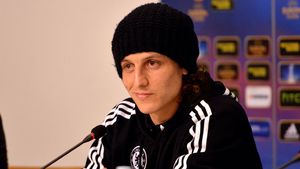FOTO: David Luiz a postat pe Twitter o imagine surprinsă din camera de hotel: "Plouă foarte mult în București"