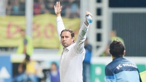 "Ți-am adus 12 milioane â‚¬, merit asta!"** Steaua îl poate PIERDE pe Reghe, dacă Becali refuză! Ce îi cere antrenorul, după parcursul EXCELENT din acest sezon: