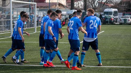 Momente halucinante au avut loc la barajul de promovare în Liga 2! Un portar și-a tăiat venele în geam, după ce a primit gol pe finalul meciului