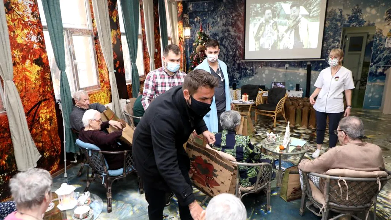 Adrian Mutu, prezent cu cadouri la un cămin de bătrâni din București! FOTO