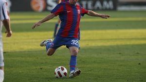 "Mucles" Apostol, avertizat de Gigi:** "Parcă e în parc, are harfe de playmaker! La Steaua joci ca ceasul sau pleci!"