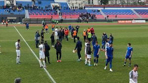 Chindia e pe perfuzii! Final cu scandal și patru cartonașe roșii în remiza cu CSC Șelimbăr. Costel Pană: ”Nu vedeți ce am pe bancă, ce să fac?”