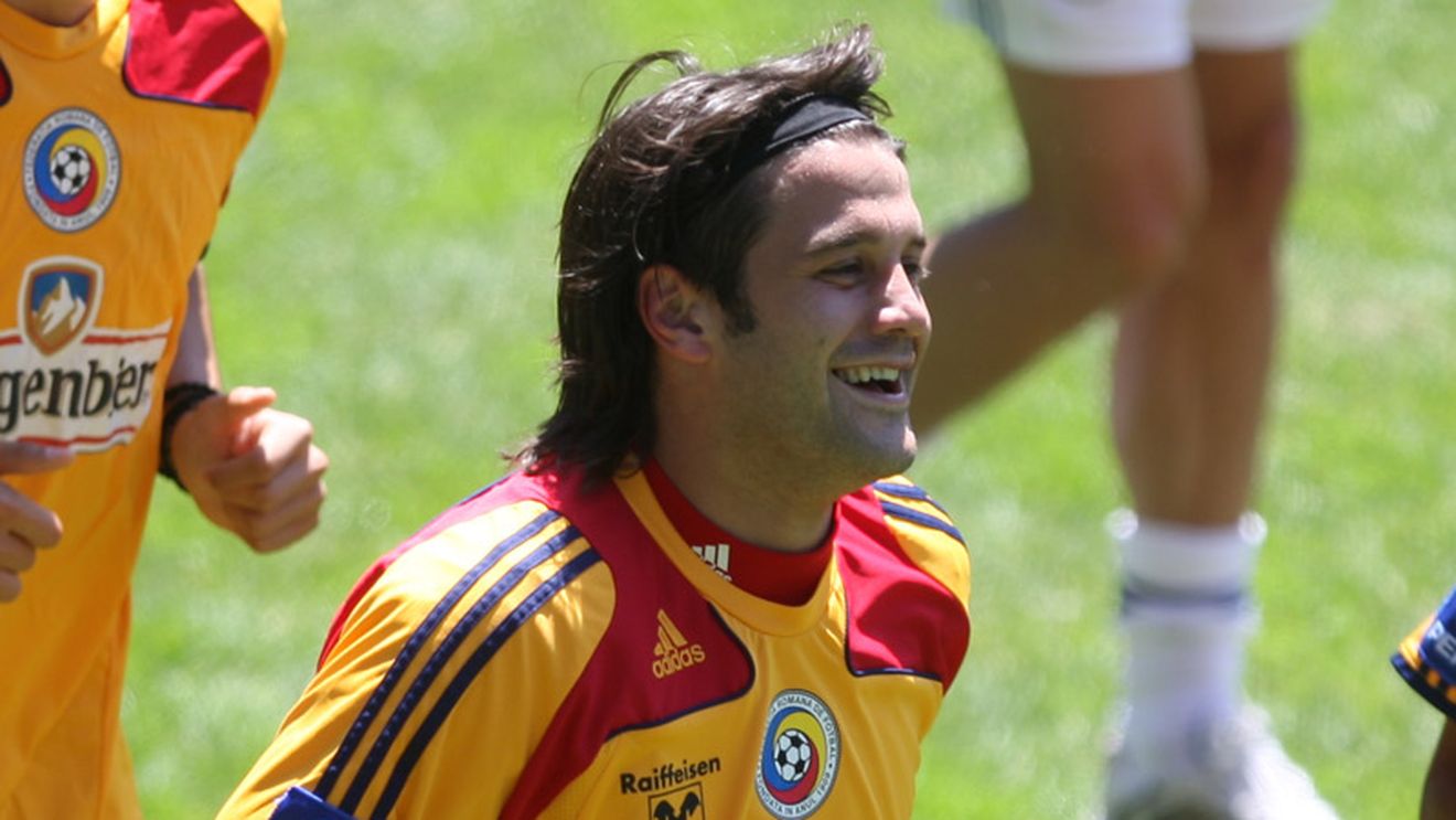 "Cu cat mesteci mai mult în rahat, cu atat miroase mai tare"