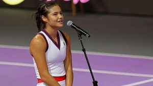 Emma Răducanu, stânjenită de o întrebare foarte directă a Alexandrei Dulgheru: „Cât de arătos e?" Replica britanicei: „Mă gândesc doar la tenis!"