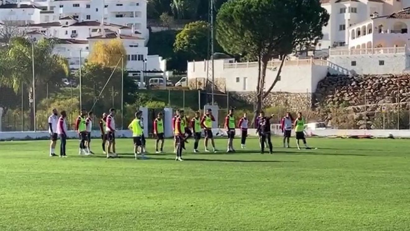 Disciplină totală! Nu mișcă nimeni în fața lui Dusan Uhrin VIDEO