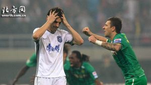 Steliștii fac "victime" și în China!** 'Bilă' a ratat un penalty și și-a îngropat echipa în prelungiri: chinezii îl desființează