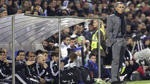 Jurnaliștii au pus mâna pe notițele lui Mourinho! VIDEO** Portughezul a calculat: Real va ajunge în finala CL! Vezi cum a câștigat cu Hercules!