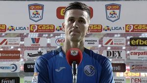 „Vorbești niște prostii mai mari decât tine! Aveți mintea cât o nucă!”. Florin Gardoș, scandal cu fanii FCSB-ului, după victoria Academicii Clinceni