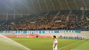 Comentariul care a aprins Oltenia! Ce a putut să spună comentatorul TV în direct pe post la prezentarea echipelor FC U Craiova și Universitatea Craiova: „Zace într-un sertar!”