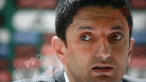 Lucescu a spus "PA" cu 6 ore înainte să urce în avionul de Brazilia!** "Era normal să fie supărat, dar a spus că râmăne cât mai sunt șanse"