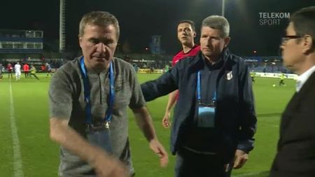 Moment tensionat la Ovidiu! Mulțescu a ținut să-l felicite pe Hagi la finalul meciului, dar "Regele" n-a vrut să-l asculte: "Hai, mă, lasă-mă"