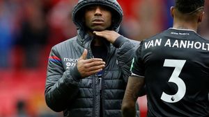 Căpitanul undei echipe din Premeir League, reținut de poliție pentru posesie de armă