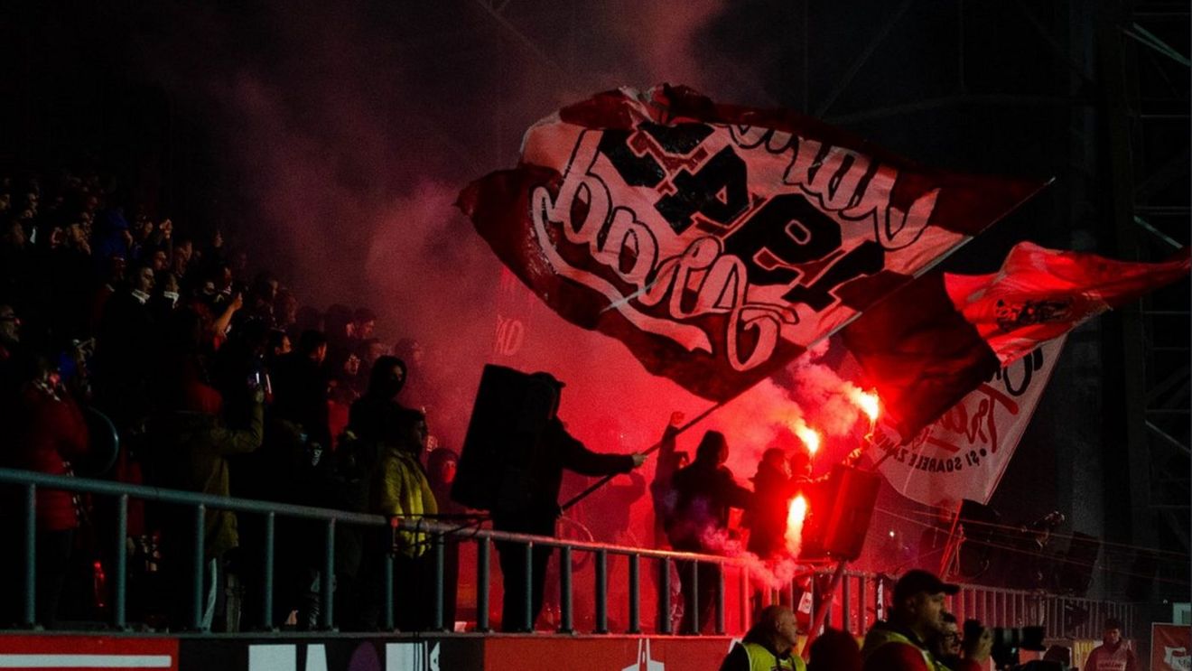 UTA - Academica Clinceni începe cu peluza goală! Galeria arădenilor protestează față de măsurile abuzive ale Jandarmeriei