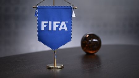 Decizia FIFA care poate lăsa cluburile de top din Superliga, în frunte cu FCSB și Dinamo, fără cei mai buni fotbaliști. „Mulți jucători ar putea rupe contractele și să plece liberi”