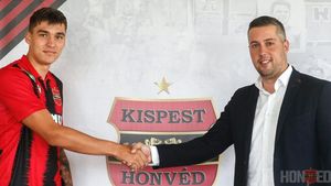 FC Viitorul transferă din Ungaria! Mircea Rednic își betonează apărarea cu un fundaș central