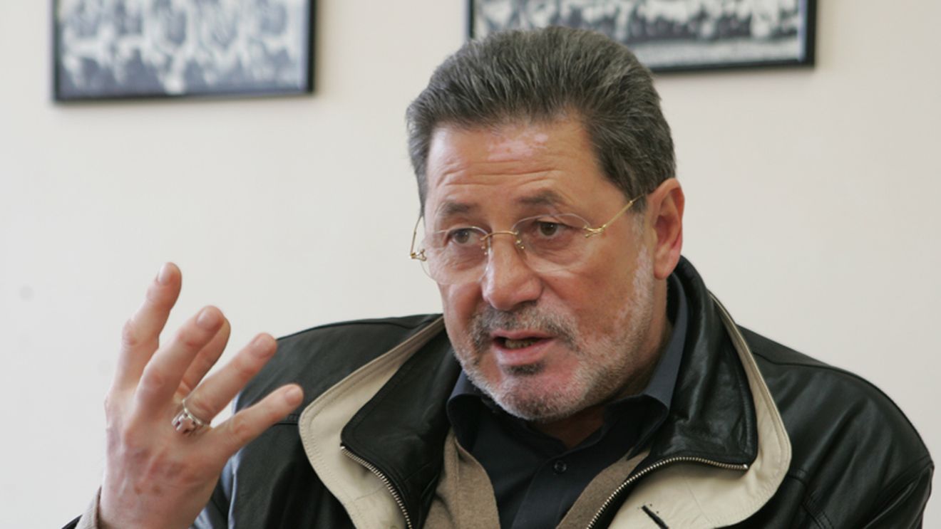 Rednic e la cuțite cu „Mister"