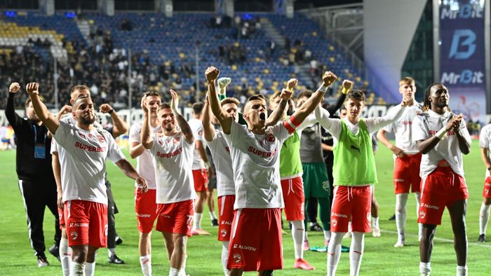 Cătălin Cîrjan și restul lumii! Gest fără precedent făcut de suporteri pentru mijlocaș fix înaintea marelui derby FCSB - Dinamo