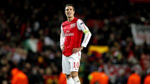 Dacă iese campioană, City va lua un super-atacant!** Van Persie l-ar depăși pe Zidane în topul transferurilor și ar urma să încaseze un Ferrari la fiecare 7 zile