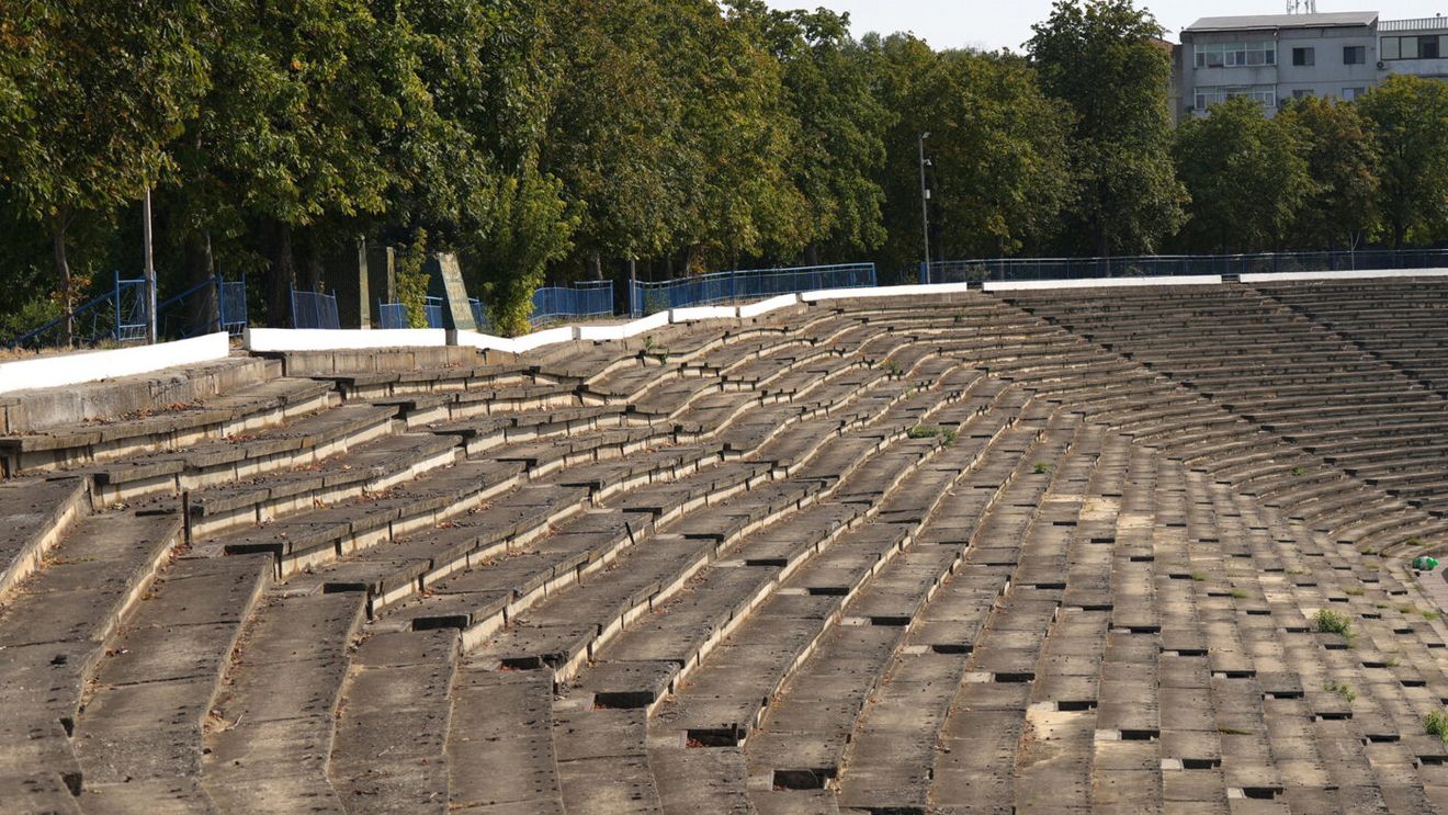 Mastodontul lui Nicolae Ceauşescu se scufundă! Stadionul din Medgidia, construit ca un moft, e în pericol