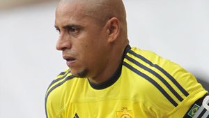 Anji pune la bătaie 300 de mil. â‚¬ pentru achiziții, Roberto Carlos este disperat: "Toată lumea vrea la noi acum!"** Cele două super-staruri tentate de banii rușilor