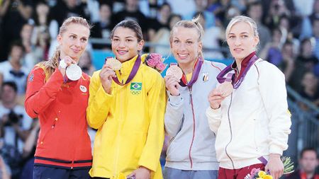 Alina Dumitru: **"Mă retrag! Vreau o familie, o fetiță"