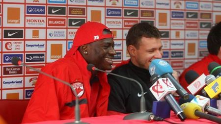 După ce și-a prelungit contractul, N'Doye a fost numit al doilea căpitan al lui Dinamo,** după Niculae