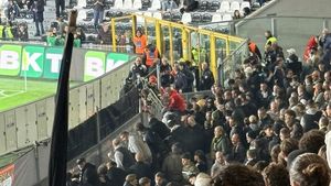 Incident șocant în Italia! Un suporter a ajuns la spital după ce a căzut într-un șanț de la stadion