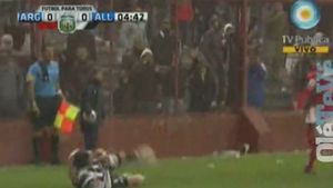 VIDEO Meciul care poate intra în istoria Argentinei!** S-au acordat atât de multe "roșii" încât arbitrul a avut nevoie de al doilea carnețel pentru a le nota!