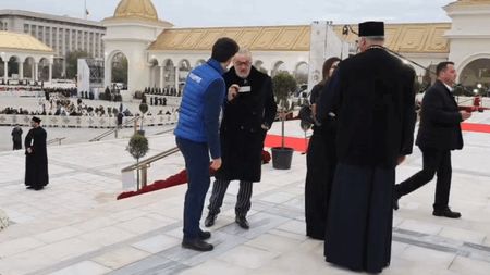 Familia lui Gigi Becali, blocată de SPP la sfințirea Catedralei Mântuirii Neamului! Primele imagini cu patronul FCSB