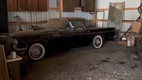 O mașină clasică din 1957 a fost abandonată într-un garaj timp de 15 ani. Cum arată după ce a fost redescoperită și spălată