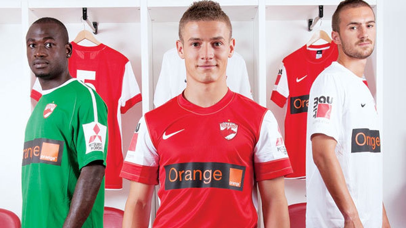 Primul transfer al "câinilor"!** Dinamo îl rezolvă pe azi Luchin