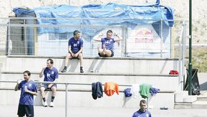 Meme își arată mușchii. Angajatul Stelei încearcă să controleze informațiile care vor ajunge în țară, la suporteri