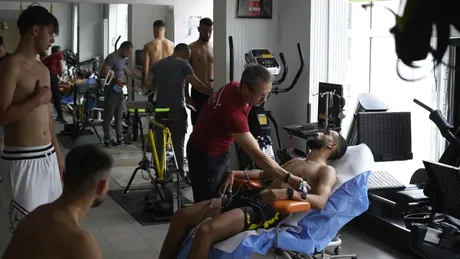 Vacanța a luat sfârșit la Poli Iași. Elevii lui Tony da Silva s-au reunit pentru a efectua vizita medicală. VIDEO